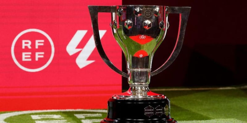 Copa de LaLiga con los logos de LaLiga y la RFEF