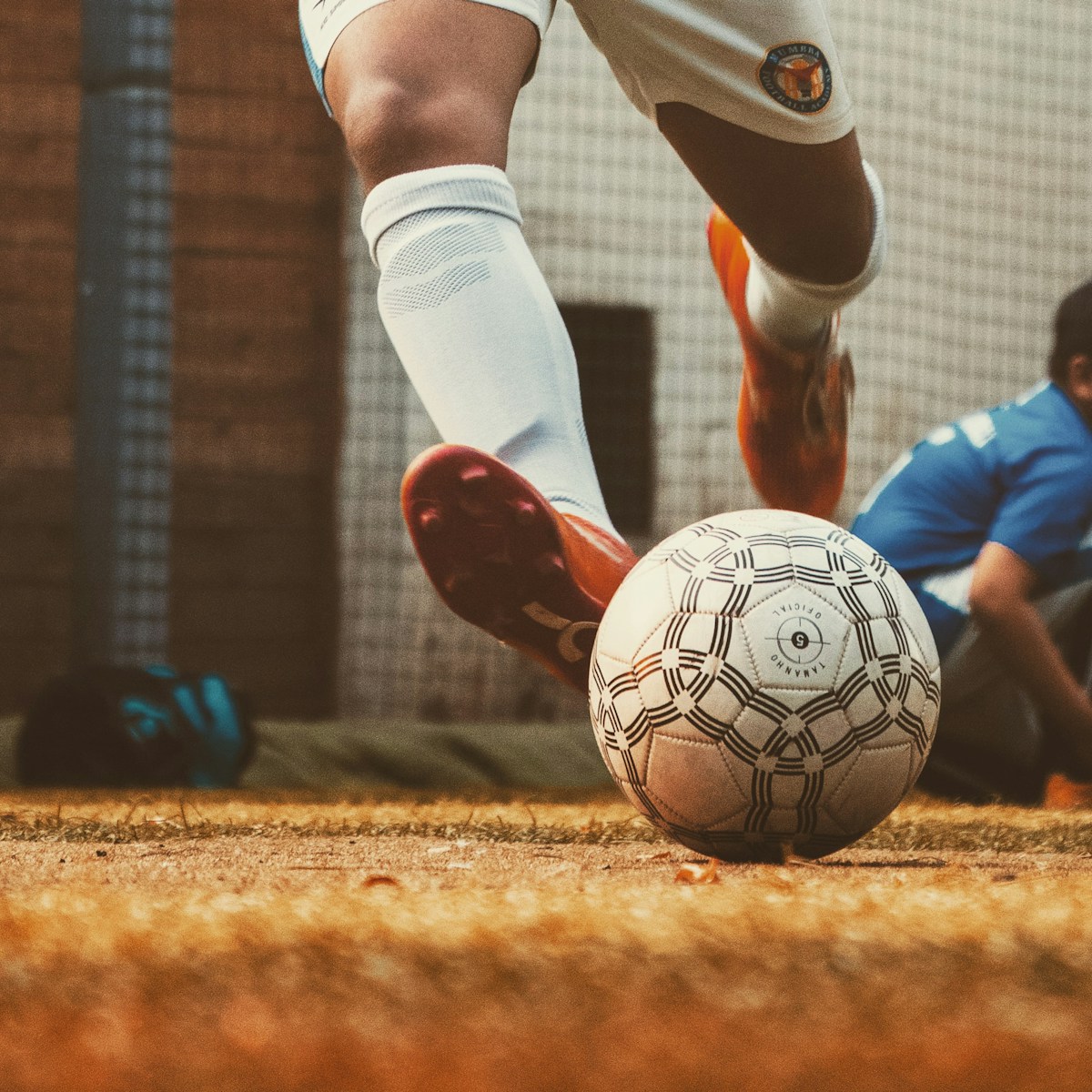 Fútbol de alta competición — jugador en acción